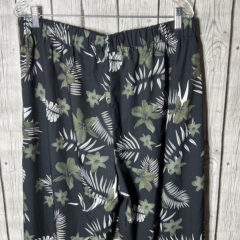 Shein Mulvari Plus Solid Crop Top & Tropical Prin… - image 6